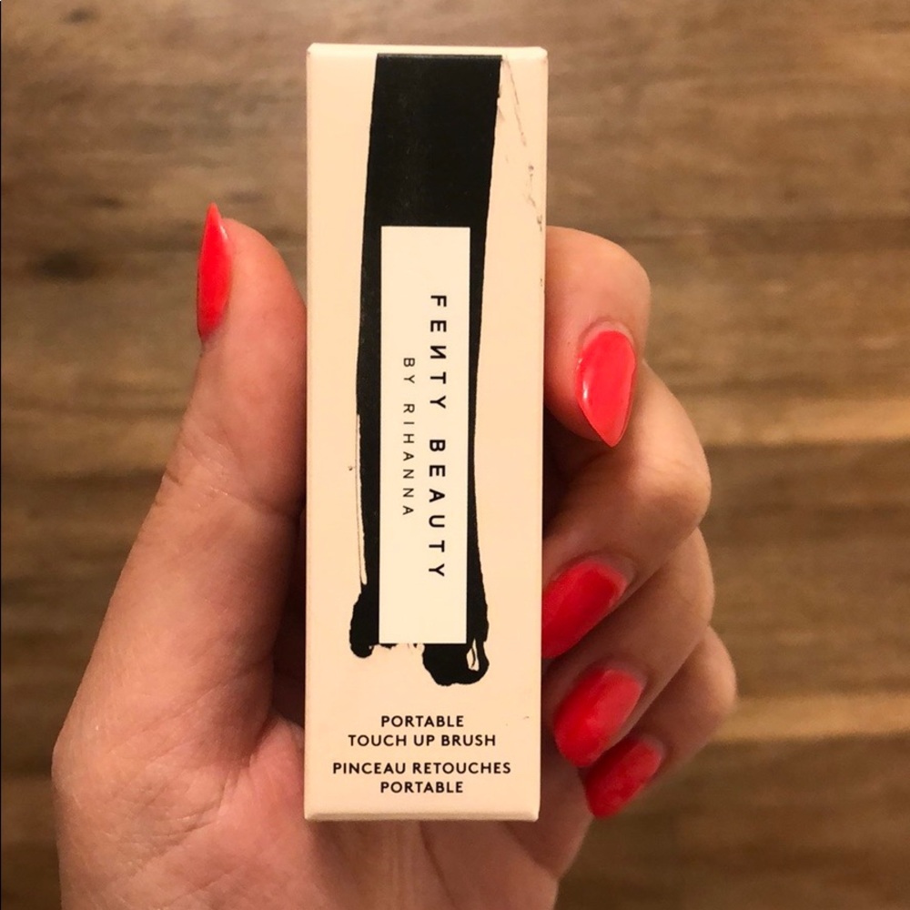 Fenty Beauty Portable Touch Up Brush